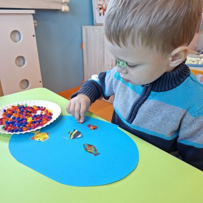 Kolorowe akwarium z rybkami