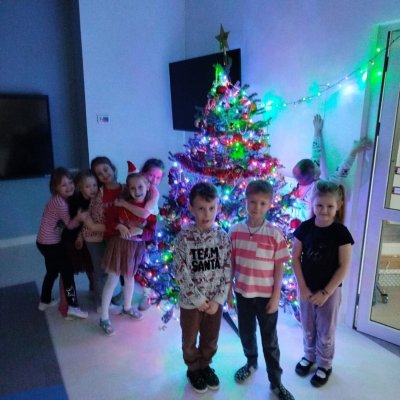 Co zawiesimy na choince? Wspólne ubieranie choinki 