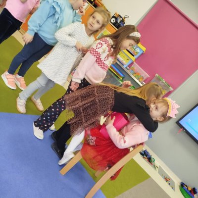 09eb93b6-e4d3-4f2b-a593-f9abdfca4713