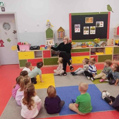 Rodzice czytają dzieciom - mama Patrycji